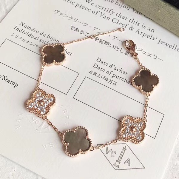 Want it? Ultra-limited? Van Cleef & Arpels * Vintage fake Alhambra bracelet vah27940