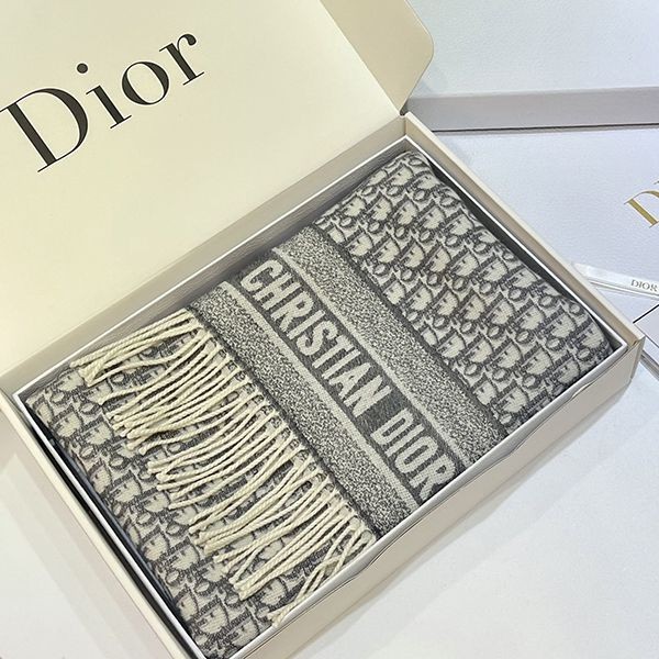 Explosive cuteness? [Dior] Oblique reversible scarf copy dew41734