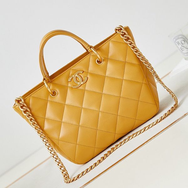 Love at first sight? [Chanel] Tote bag replica Matelasse Yellow AS4188