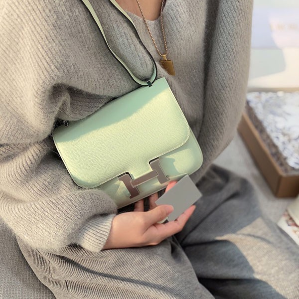 Hard to find replica Hermes Constance Mini 18 with mirror and silver hardware eri69740