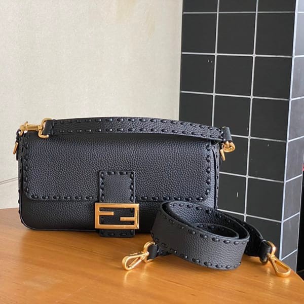 Love at first sight? Fendi Baguette replica pink Selleria bag fet27775 Love at first sight? Fendi Baguette replica pink Selleria bag fet27775