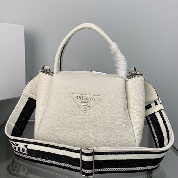 Fashionable Prada Large Leather Handbag Replica pue26820