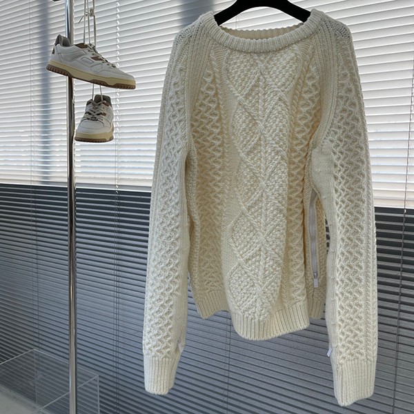 Very popular Dior replica round neck sweater 343M636 AT719C030 Very popular Dior replica round neck sweater 343M636 AT719C030