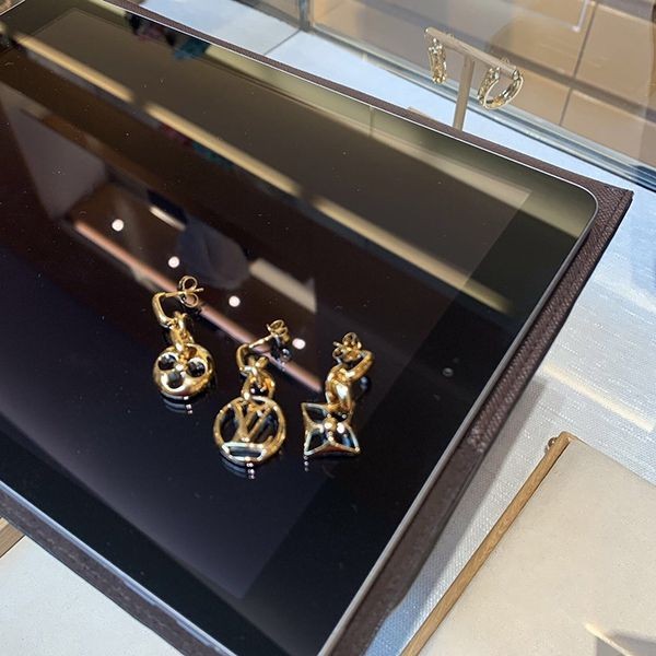 Louis Vuitton Earrings Blooming Monogram vux06730