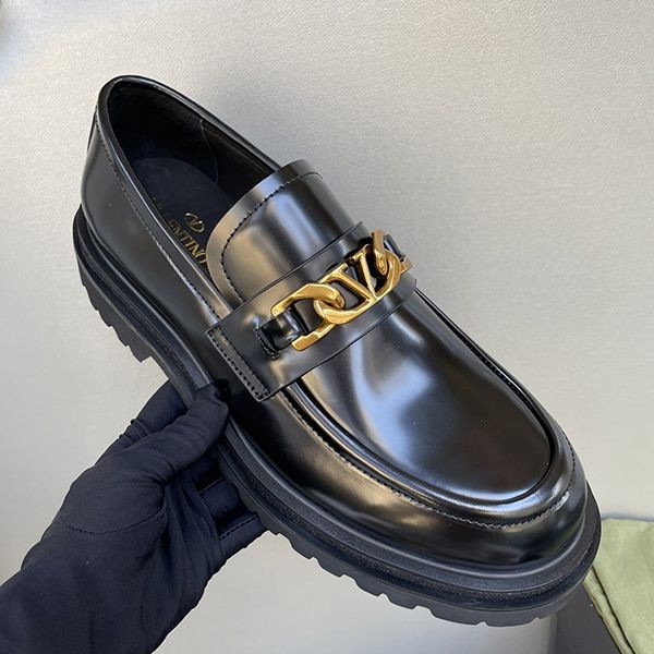 Valentino V Logo Chain Calfskin Loafers Vua89271