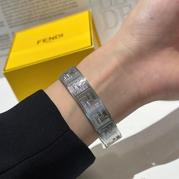 No.1 Popular Fendi Forever Fendi Bracelet Replica fet24512 No.1 Popular Fendi Forever Fendi Bracelet Replica fet24512