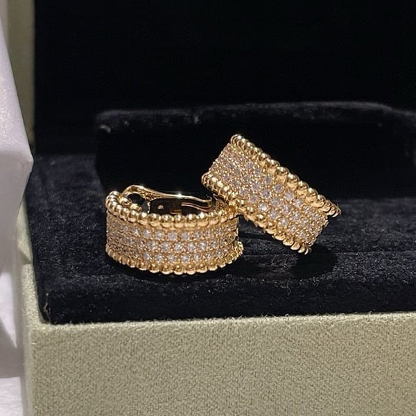 I definitely want it! Van Cleef & Arpels replica Perlée clover earrings, diamond, gold, vax02903