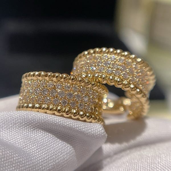 I definitely want it! Van Cleef & Arpels replica Perlée clover earrings, diamond, gold, vax02903