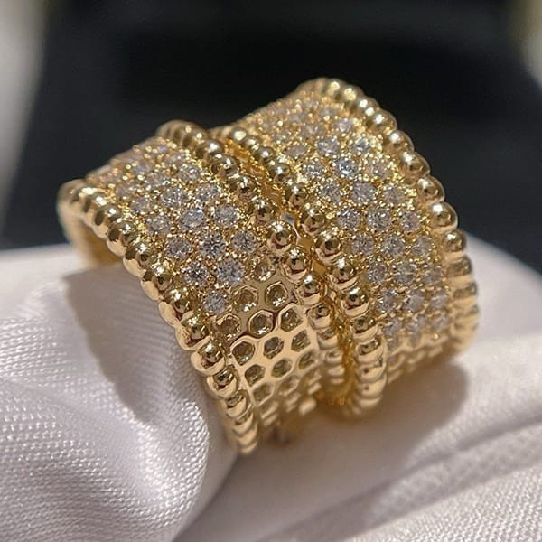 I definitely want it! Van Cleef & Arpels replica Perlée clover earrings, diamond, gold, vax02903