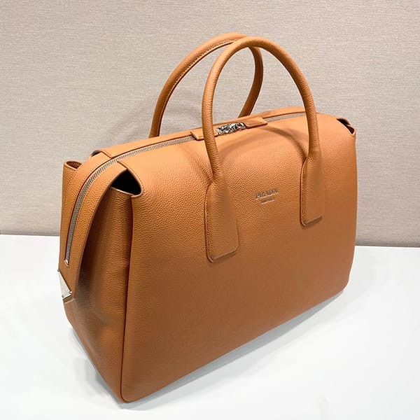 Easy to use Prada Vitello Dino Leather Travel Bag worn by Mei Nagano put64485