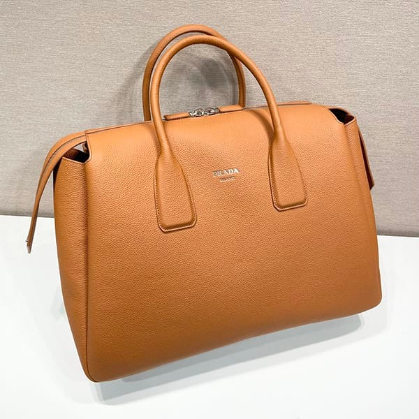 Easy to use Prada Vitello Dino Leather Travel Bag worn by Mei Nagano put64485
