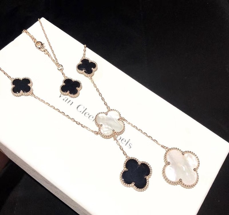Extremely rare! Van Cleef & Arpels Magic Alhambra Necklace replica VCARD79200 Extremely rare! Van Cleef & Arpels Magic Alhambra Necklace replica VCARD79200
