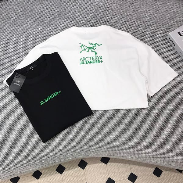 A lovely Jil Sander + x Arc'teryx fake reflective collaboration T-shirt, unisex, 2 colors, Jih05398 A lovely Jil Sander + x Arc'teryx fake reflective collaboration T-shirt, unisex, 2 colors, Jih05398