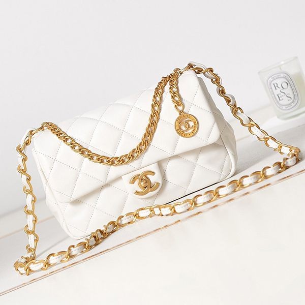 [Chanel] Small flap bag replica lambskin logo [Popular item] AS4000