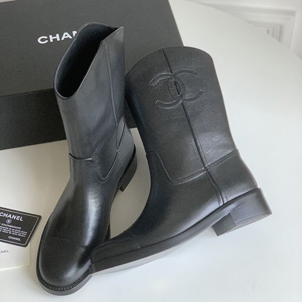 With tracking Chanel Short Simple Zip Matelasse shl33506