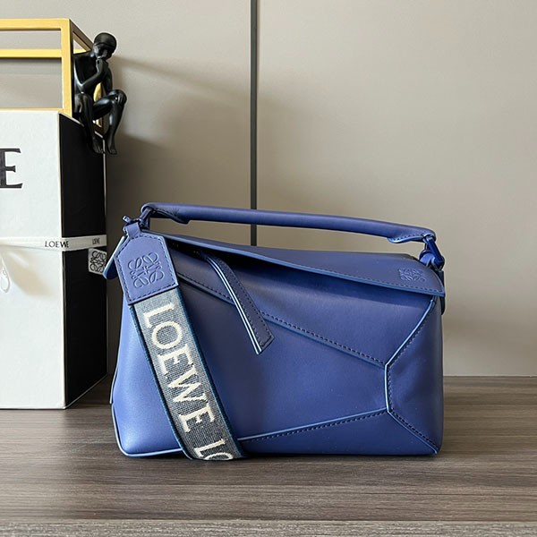 Loewe Satin Calf Replica Puzzle Edge Shoulder Bag Small lor25250, loved by many celebrities Loewe Satin Calf Replica Puzzle Edge Shoulder Bag Small lor25250, loved by many celebrities