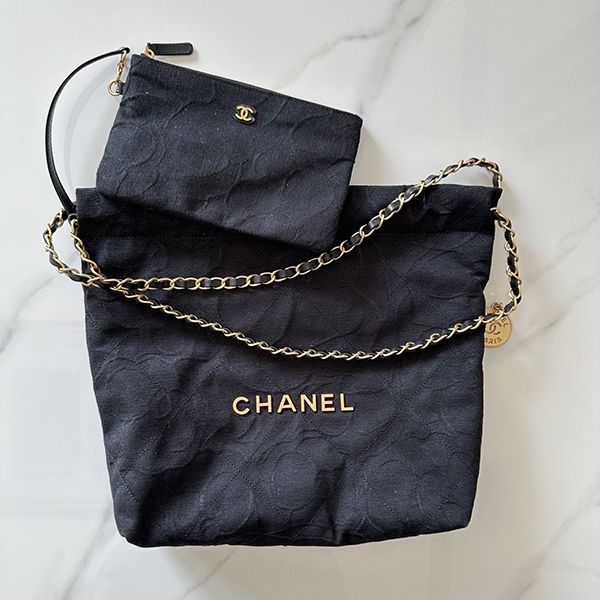 Hard to find! Replica Chanel 22 handbag AS3260 B144