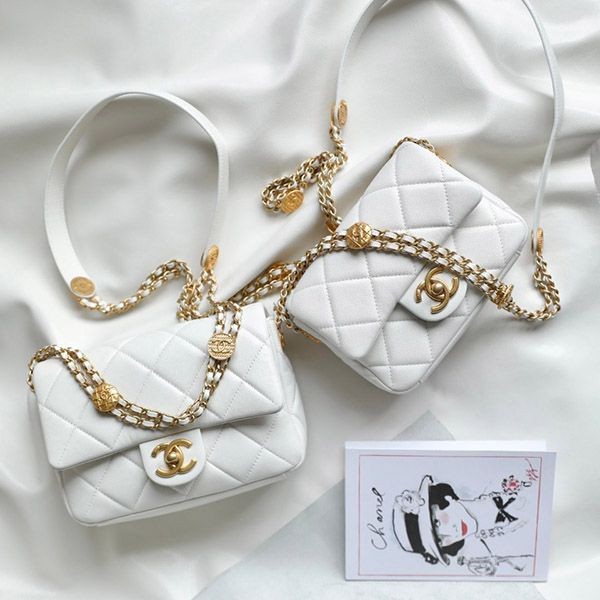Chanel Replica Badge Gold Chain Flap Bag 2 Sizes shu03501 Chanel Replica Badge Gold Chain Flap Bag 2 Sizes shu03501