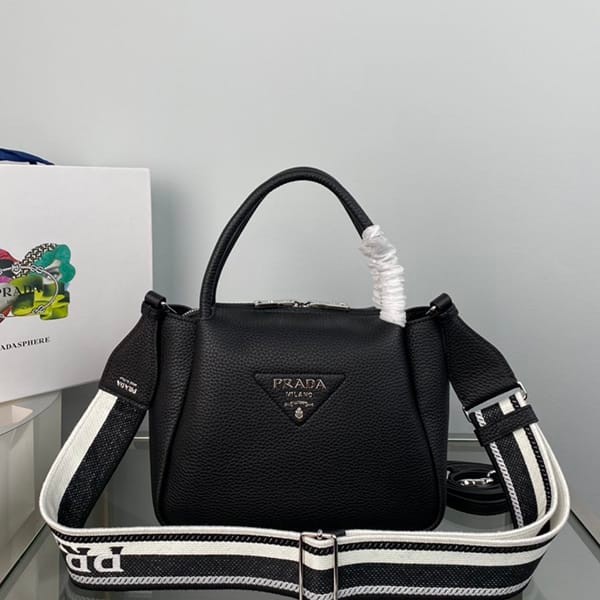 Secured Prada Replica Large Leather Handbag puu29756