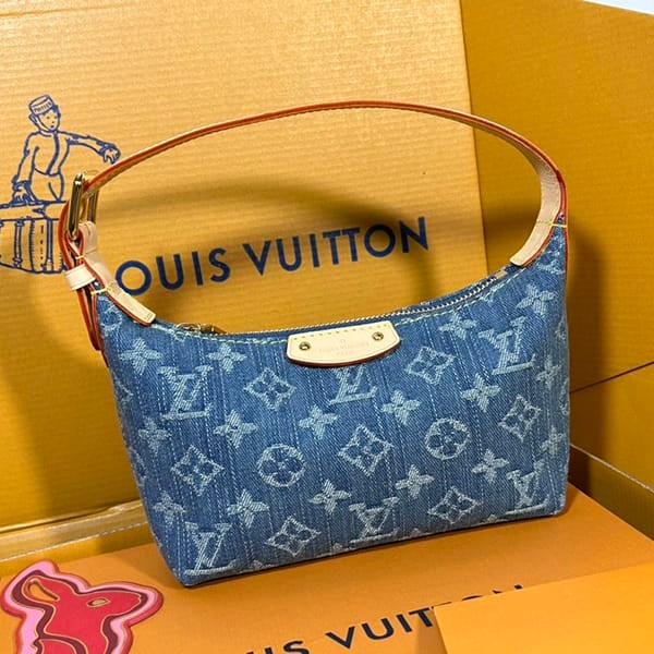 Love at first sight? Louis Vuitton Pochette Hills Denim Replica Monogram Shoulder Bag M82949 Love at first sight? Louis Vuitton Pochette Hills Denim Replica Monogram Shoulder Bag M82949