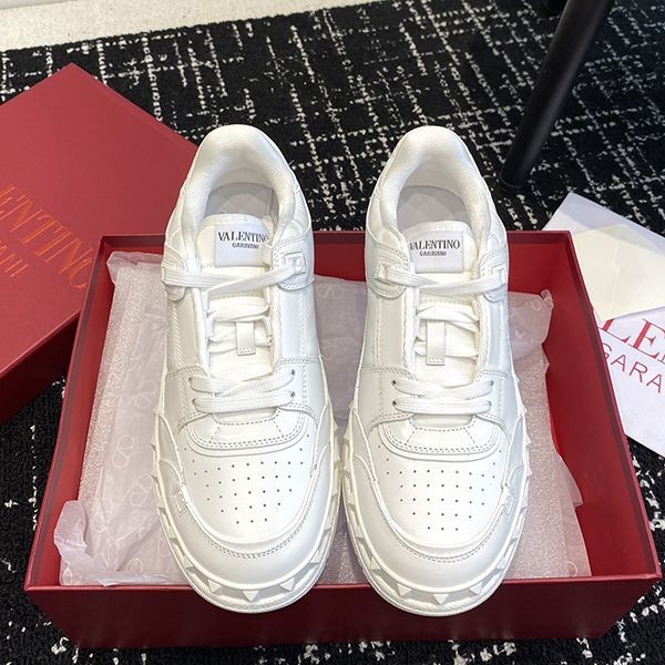 Valentino Replica Sneakers Unisex Vum61232