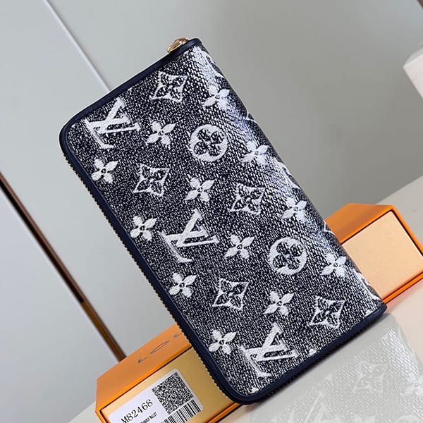 I definitely want it! Louis Vuitton Monogram Denim Zippy Wallet Replica Long Wallet M82468