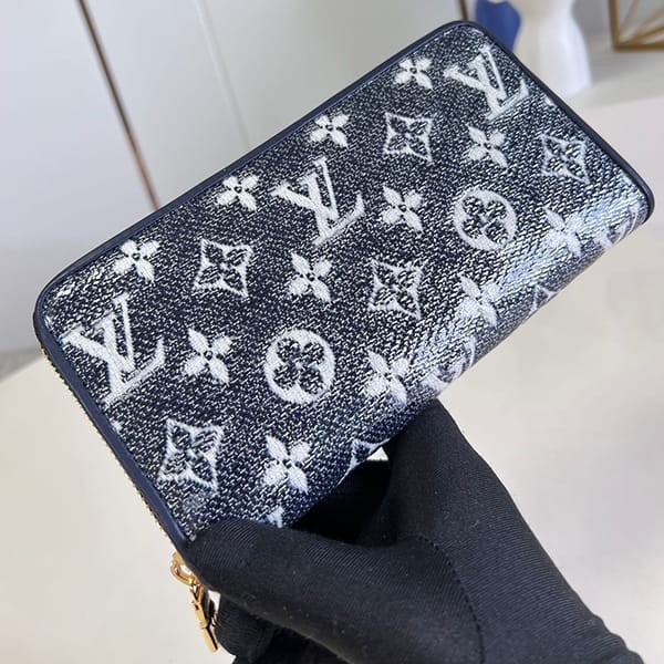 I definitely want it! Louis Vuitton Monogram Denim Zippy Wallet Replica Long Wallet M82468