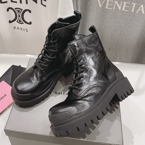 Very popular! Replica Balenciaga Strike Lace-up Leather Boots 590974WAD401000