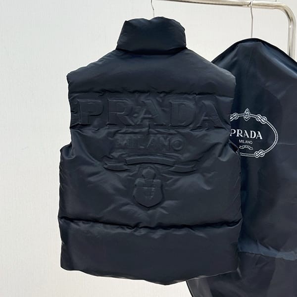 The hottest topic! Prada nylon down vest with back logo and pocket, fake pur71752
