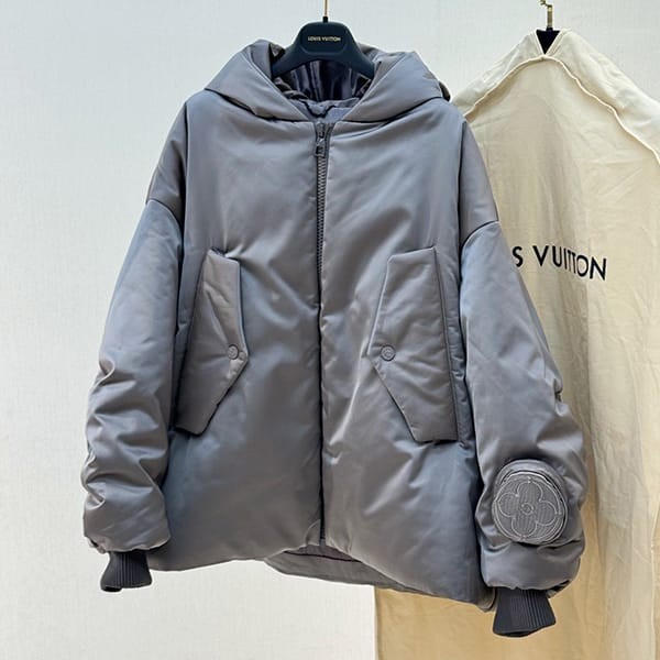 Eye-catching color Louis Vuitton Embroidered Oversized Bomber Fake 1ABZEC Eye-catching color Louis Vuitton Embroidered Oversized Bomber Fake 1ABZEC