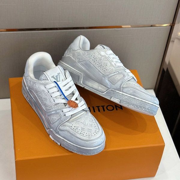 Extremely rare! Louis Vuitton sneaker trainer line vub01621