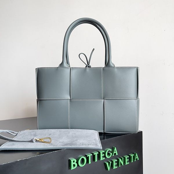 The most popular Bottega Veneta large handbag replica boy42032 The most popular Bottega Veneta large handbag replica boy42032