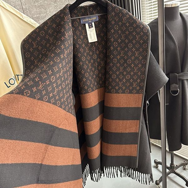 ☆Super popular? Sold out for sure☆Louis Vuitton Cape Hoodie Coat Replica 1A83TK