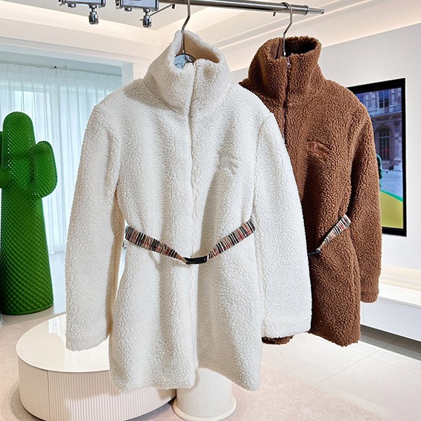 Love at first sight? Burberry logo embroidered hooded teddy jacket replica 2 colors Bag74455