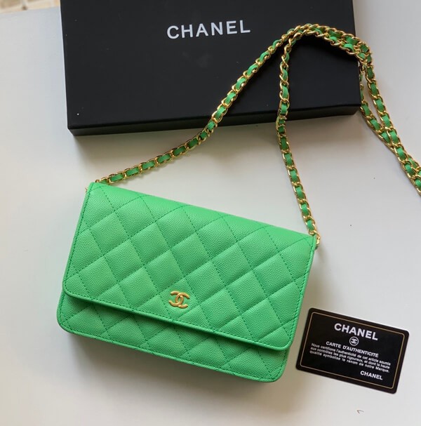 Younga's favorite Chanel WALLET chain wallet, limited edition and rare! A33814 Younga's favorite Chanel WALLET chain wallet, limited edition and rare! A33814