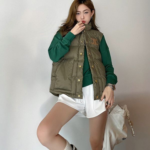 New color ☆ Rare Celine Triomphe down vest, fake nylon fabric Cen27746 New color ☆ Rare Celine Triomphe down vest, fake nylon fabric Cen27746