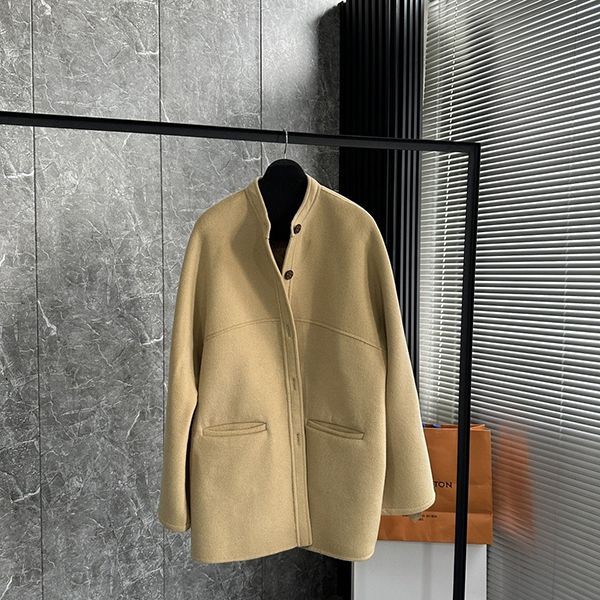 New limited edition Louis Vuitton boxy button-up coat beige replica 1AB9BK New limited edition Louis Vuitton boxy button-up coat beige replica 1AB9BK