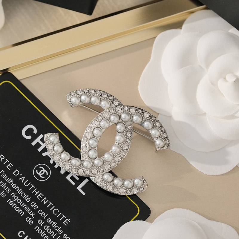 Very popular! Chanel CC logo brooch replica shs50654
