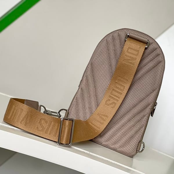 Immediate shipping Louis Vuitton Pilot Sling Bag Black Replica vui05257