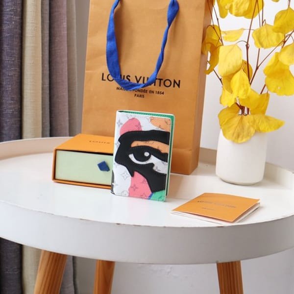 I definitely want this! Louis Vuitton Organizer de Poche Wallet Replica M82575