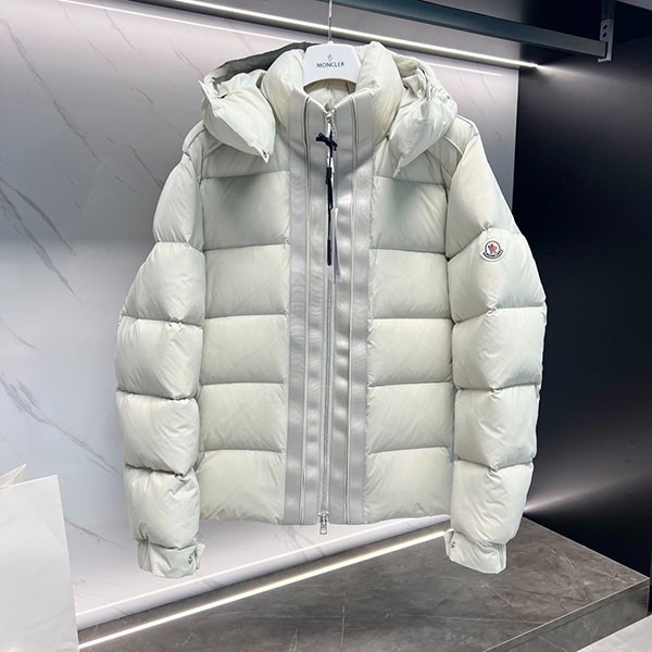 Moncler Kerinci short down jacket replica logo mon32938