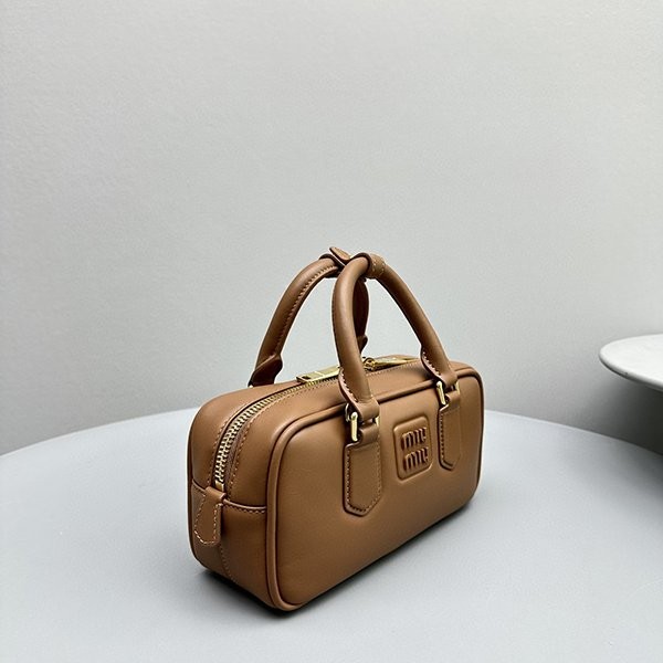 Sold out and popular ☆ Elegant Miu Miu leather top handbag copy myg82936