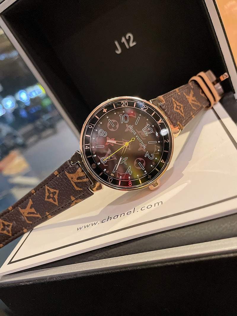 Hard to find! Louis Vuitton watch Tambour Street Diver 40mm vuq14476