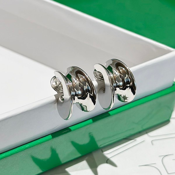 Bottega H-Beam Earrings Replica ◆ Silver ◆ Celebrity Favorite ◆ New product sold out in Japan bog39328 Bottega H-Beam Earrings Replica ◆ Silver ◆ Celebrity Favorite ◆ New product sold out in Japan bog39328