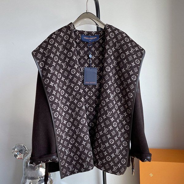 Very popular all over the world? Louis Vuitton double-breasted hooded coat replica vuk46464