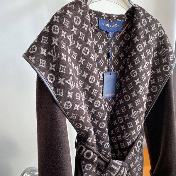 Very popular all over the world? Louis Vuitton double-breasted hooded coat replica vuk46464