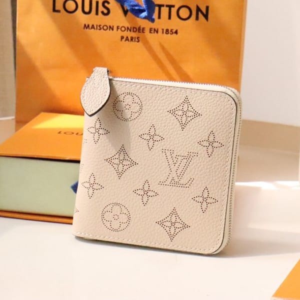 Eye-catching color Louis Vuitton replica Portefeuille Lou mini wallet vuu92269 Eye-catching color Louis Vuitton replica Portefeuille Lou mini wallet vuu92269