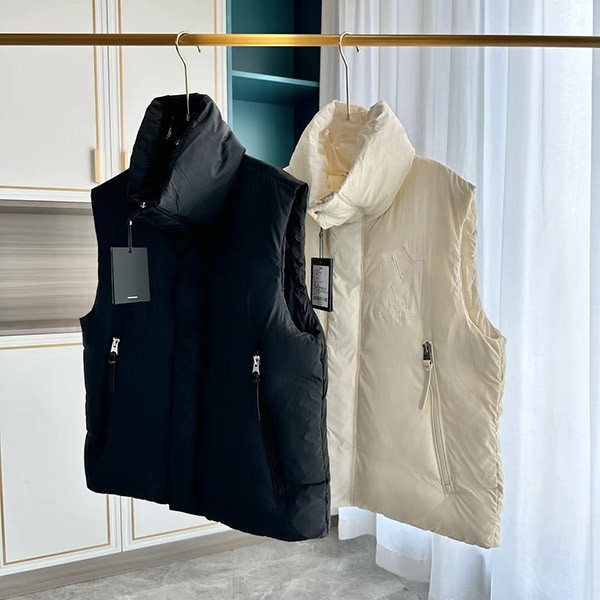 Rare overseas [Mackage fake] Logo down vest in 2 colors mar86693