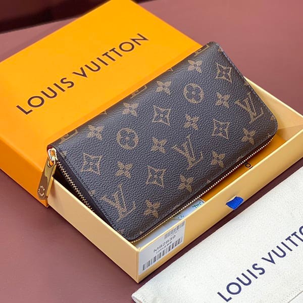 A nice Louis Vuitton Zippy Wallet replica long wallet M82614