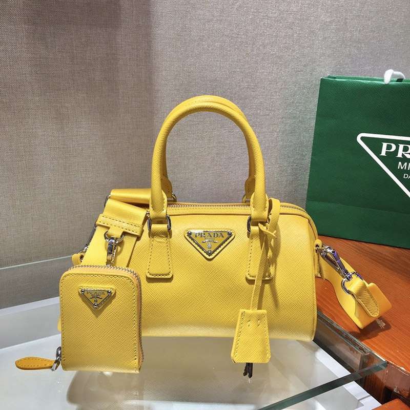 Love at first sight? Prada shoulder bag replica for a stylish look? pun87146